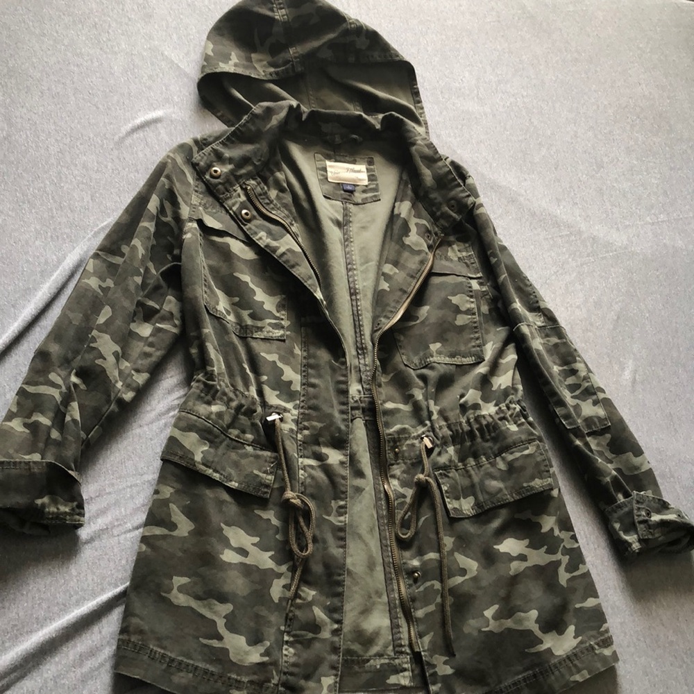 NWOT. Camo Jacket w/ Hood